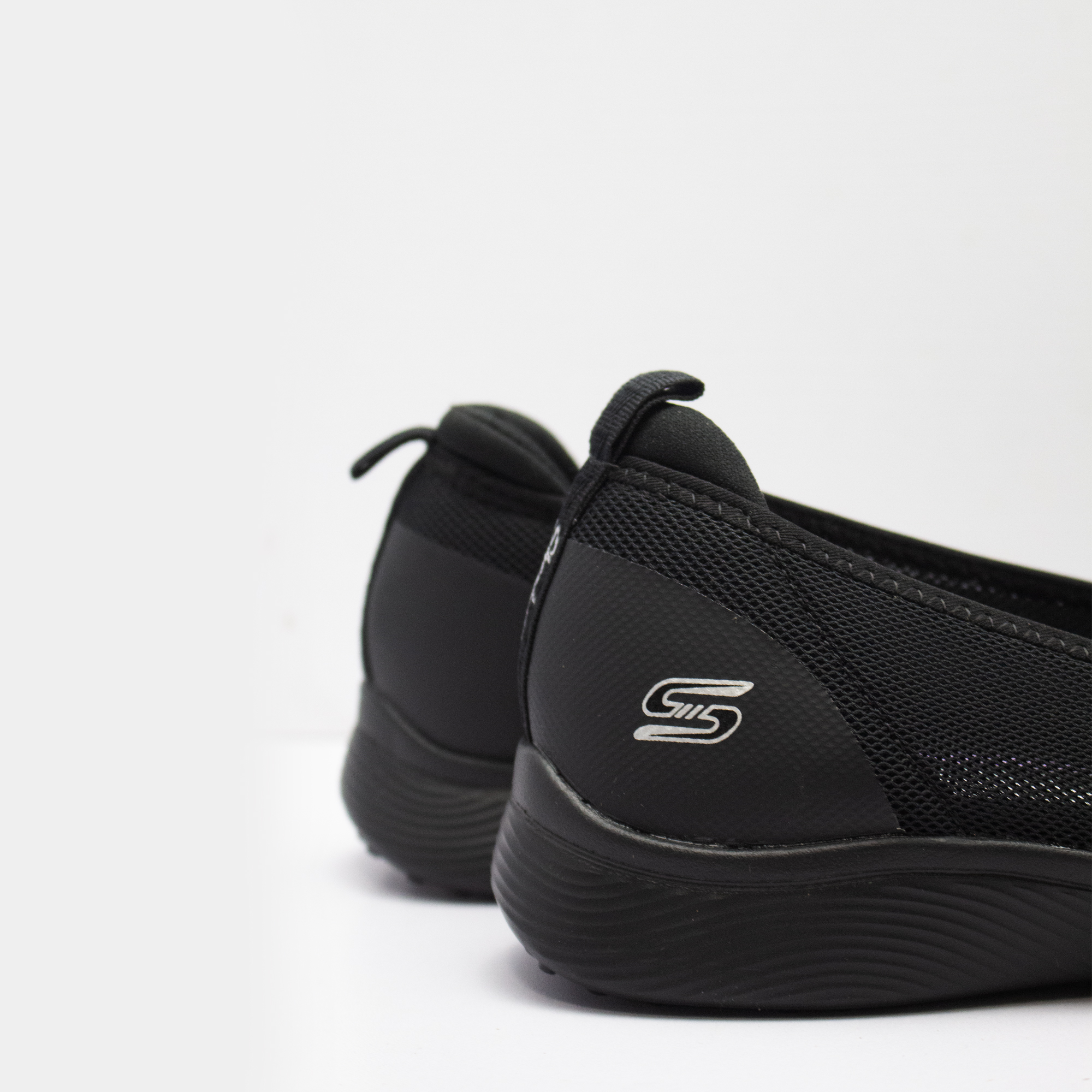 SKECHERS-Go-Walk-Lite-Women’s-Ballet-Flat-Black-04